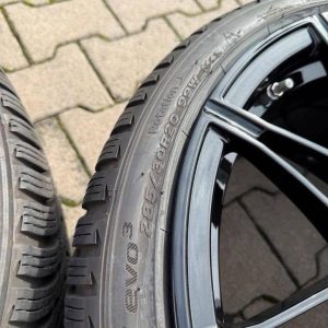 Alternative view of BMW M2/M3/M4 19/20inch wheels with Hankook winter tires.